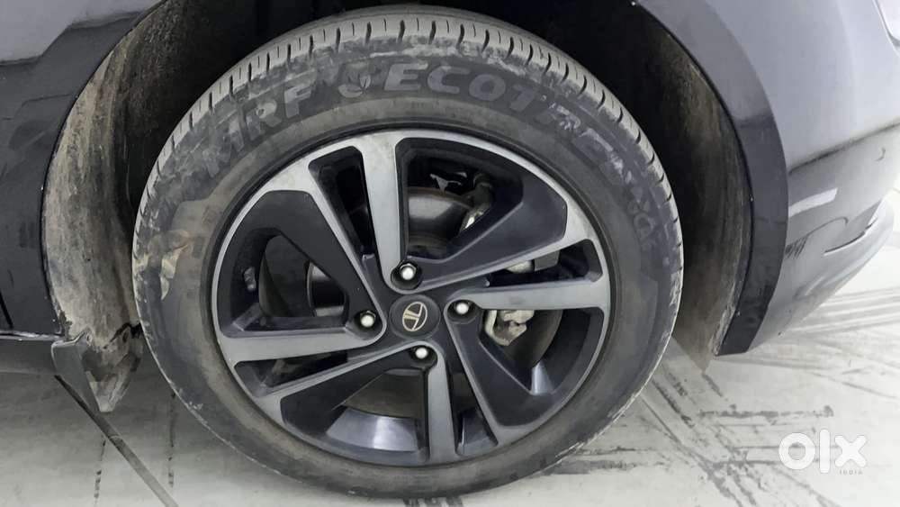Tata Altroz 1.2 Xza Plus Dark Edition Dct, 2023, Petrol
