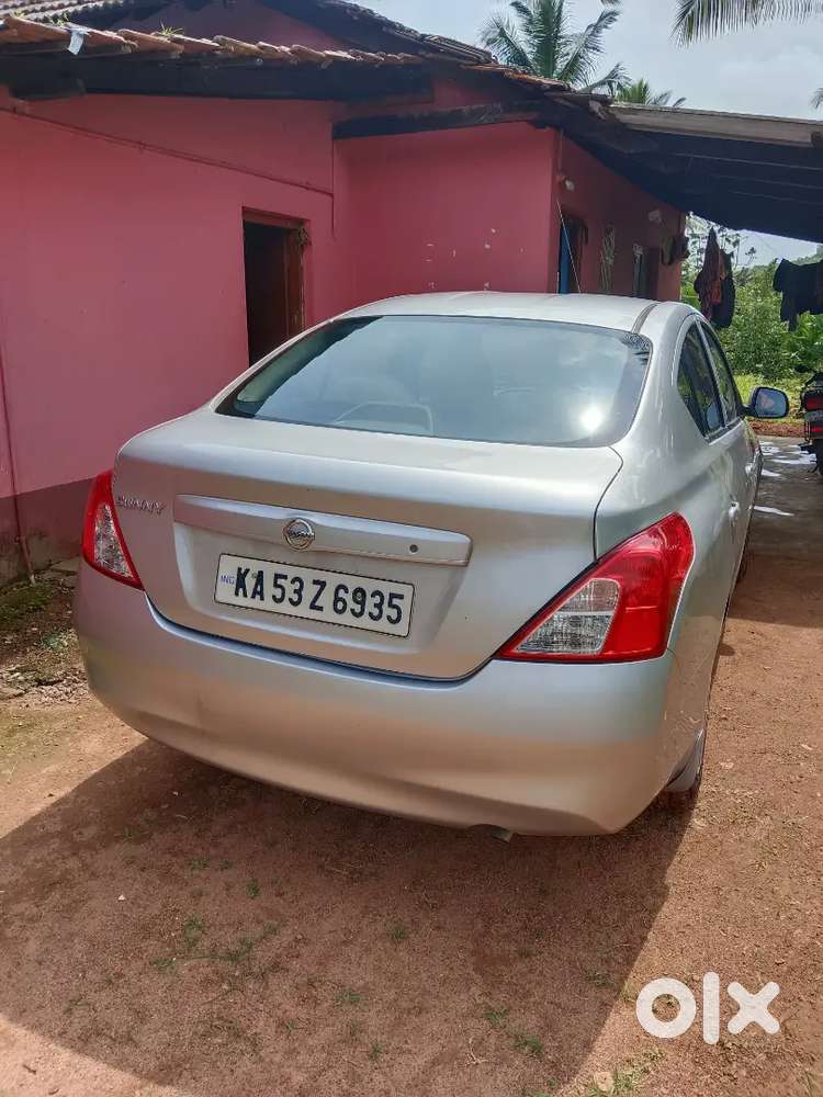 Nissan Sunny 2012