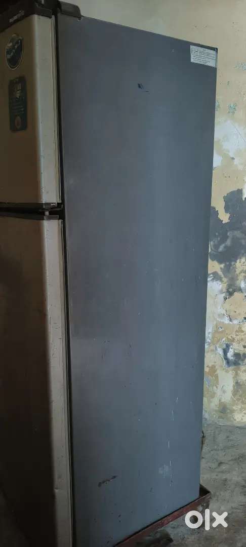 Whirlpool Fridge double door  Price 4000 rs ( Negotiable)