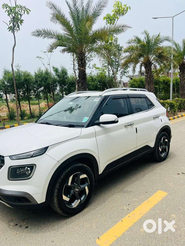 Hyundai Venue 2019 Diesel 72500 Km Driven