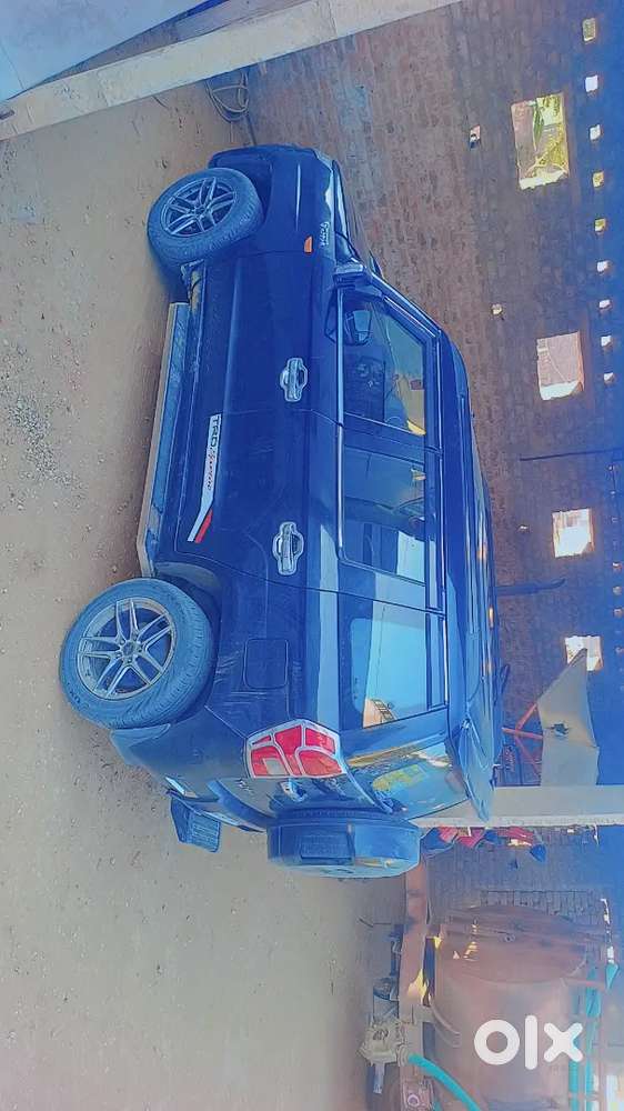 Mahindra Tuv 300 2018