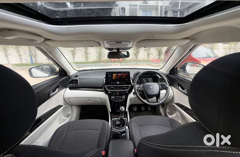 Mahindra Xuv 3xo Ax5 Pm Mt, 2024, Petrol