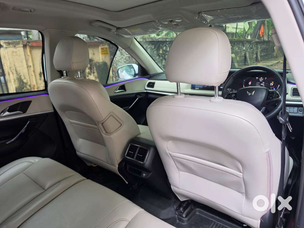 Mahindra Xuv700 2.2 Ax 7 Diesel Mt Str, 2025, Diesel