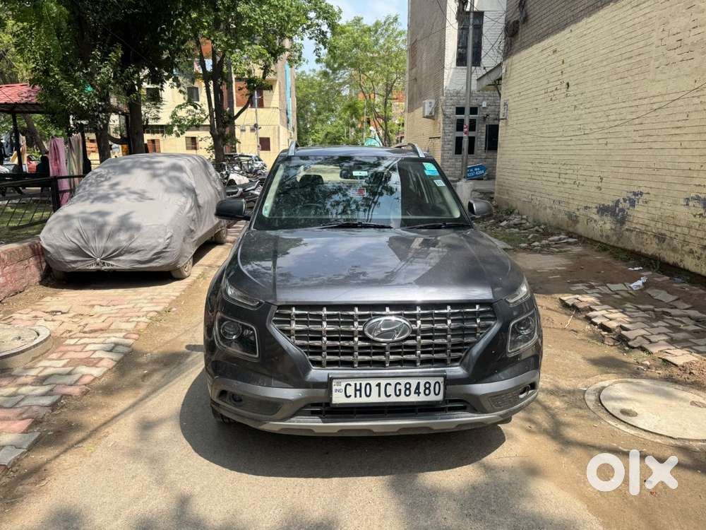Hyundai Venue 2021 Petrol 41000 Km Driven