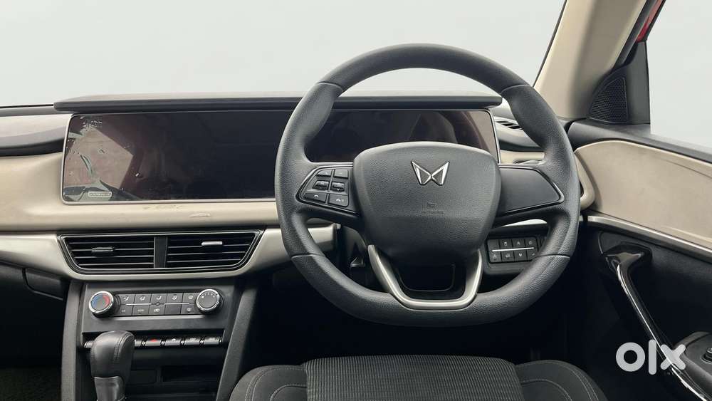 Mahindra Xuv700 2.2 Ax 5 Diesel At Str, 2022, Diesel