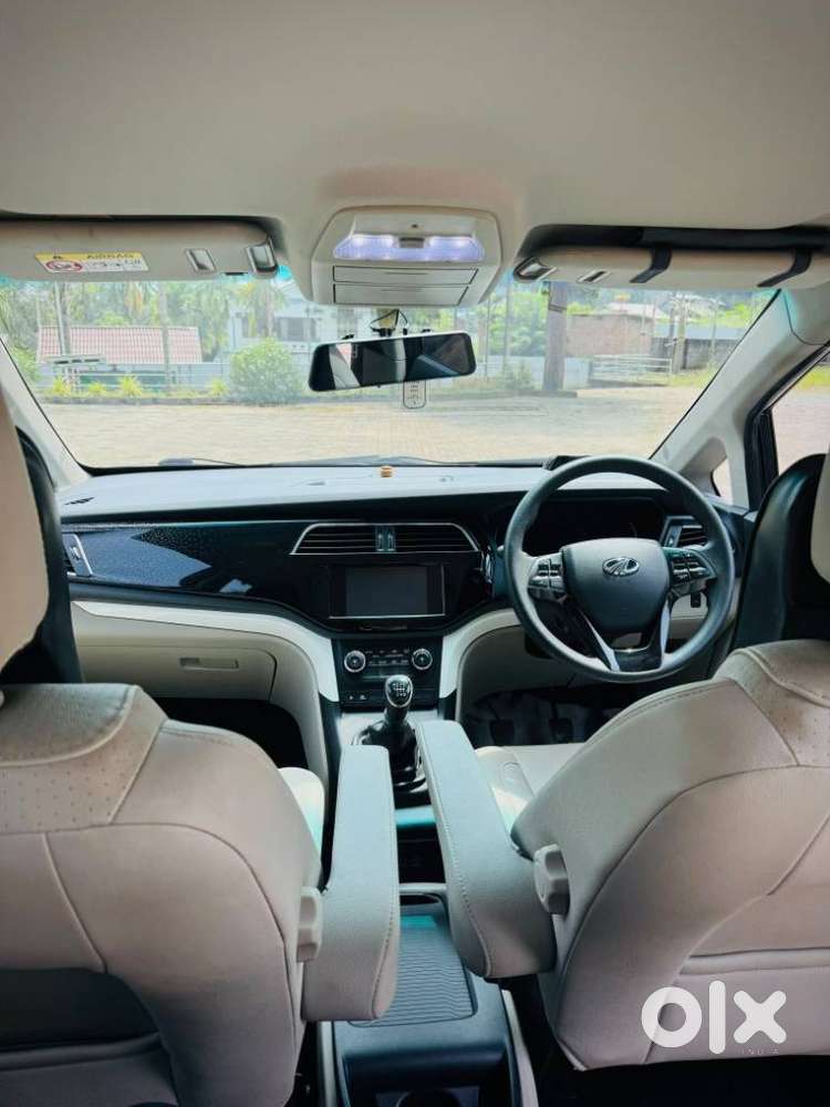 Mahindra Marazzo M8, 2018, Diesel