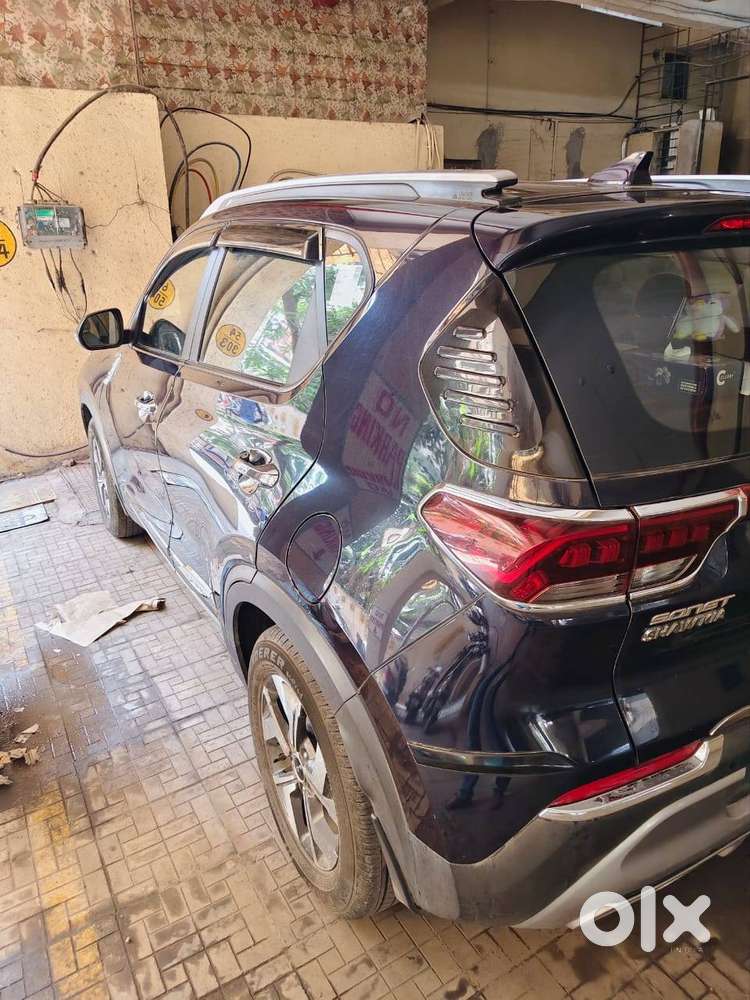 Beautiful Fully Loaded Imperial Blue Kia Sonet