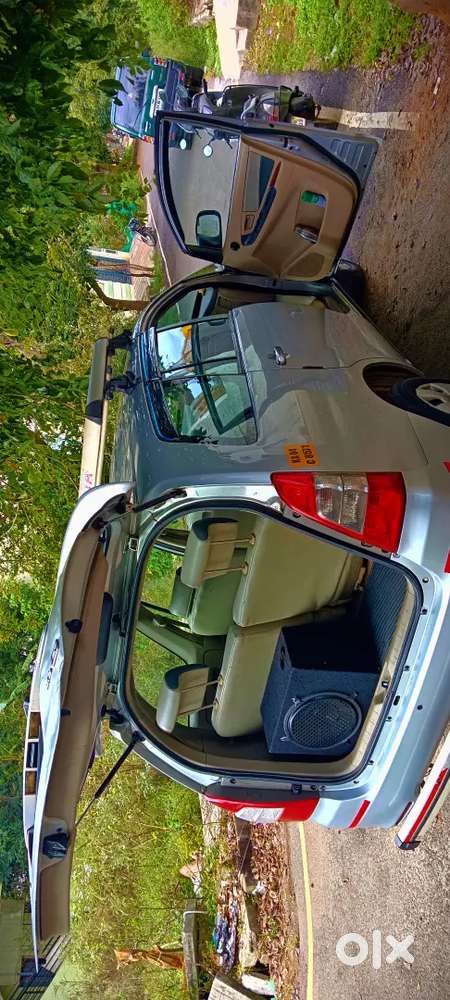 Toyota Innova 2011 Diesel 450000 Km Driven