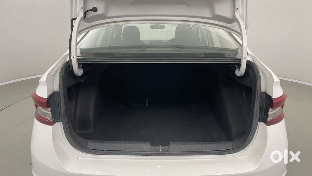 Skoda Slavia Style 1.0l Tsi Mt, 2022, Petrol
