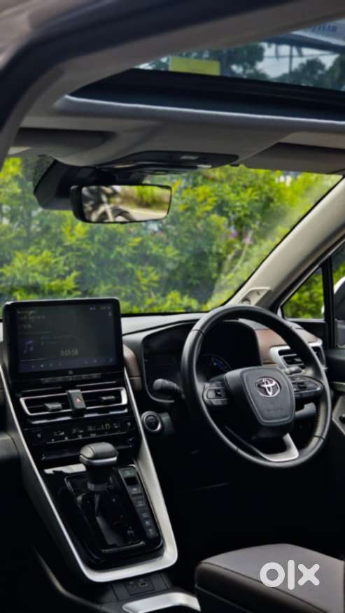 Toyota Innova Hycross 2.0 Zx (o) Hybrid 7 Str, 2023, Petrol