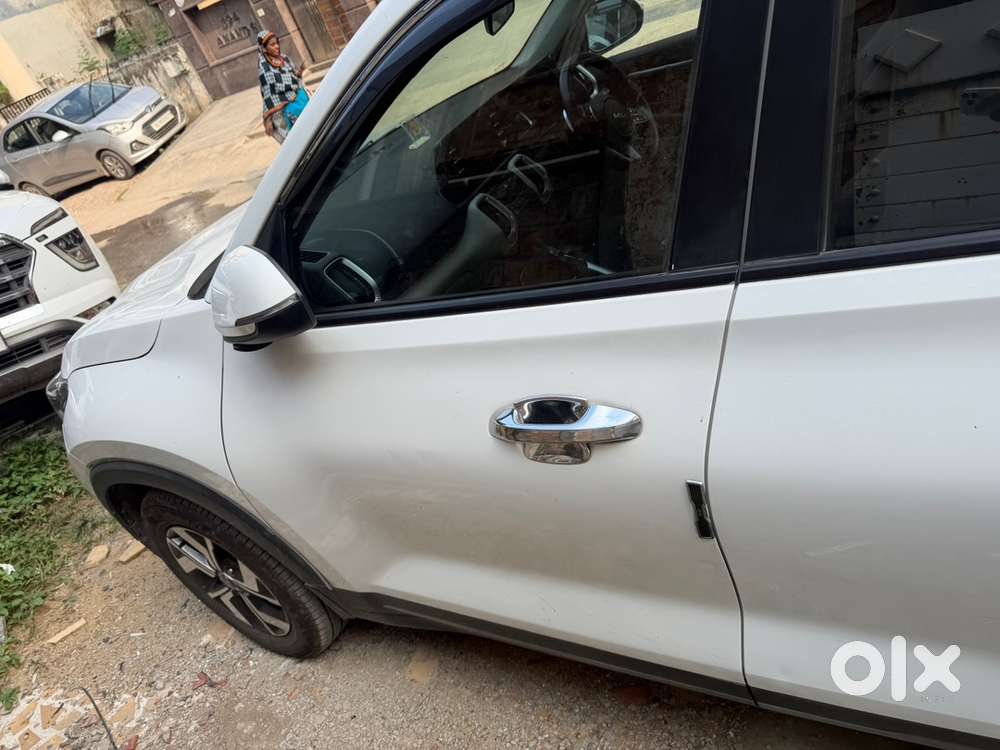 Kia Sonet Petrol 2051