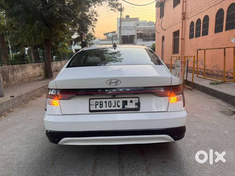 Hyundai Verna 1.5 Sx Petrol Mt, 2023, Petrol