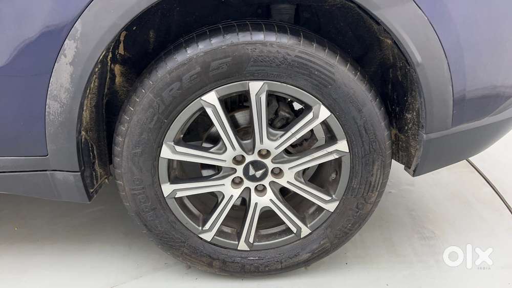 Mahindra Xuv700 2.0 Ax 7 Petrol At Luxury Pack Str, 2021, Petrol