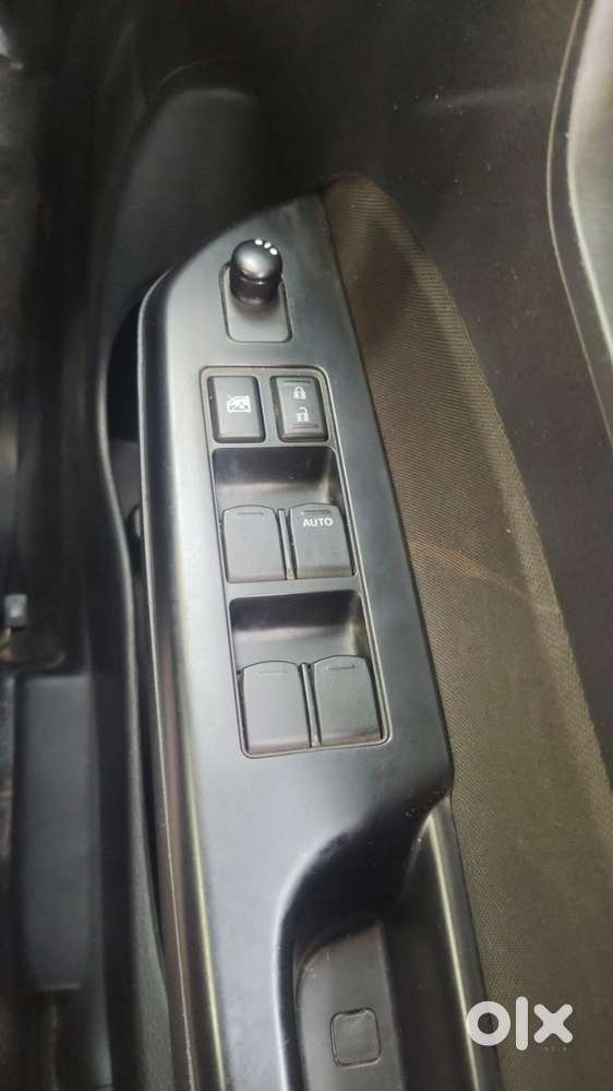 Maruti Suzuki Swift Vxi + Manual, 2012, Petrol