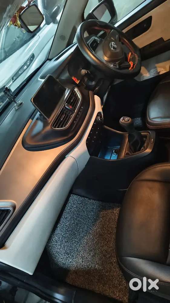 Tata Altroz Diesel Manual 2025 (loaded With Updated Music System)
