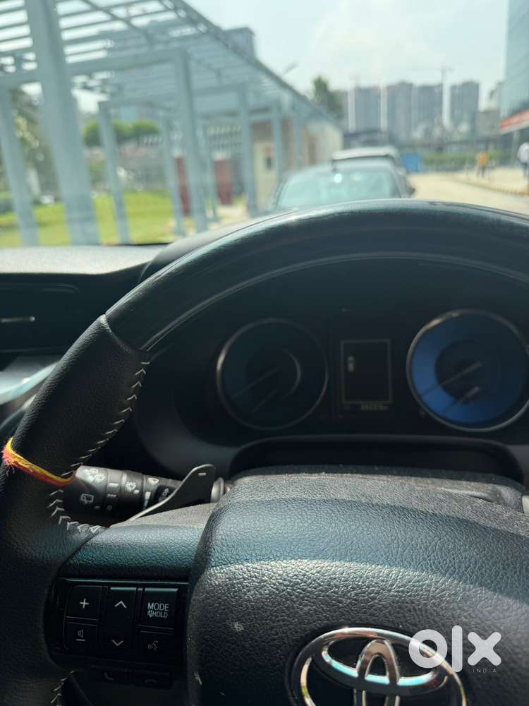 Toyota Fortuner Petrol 2025 Suv