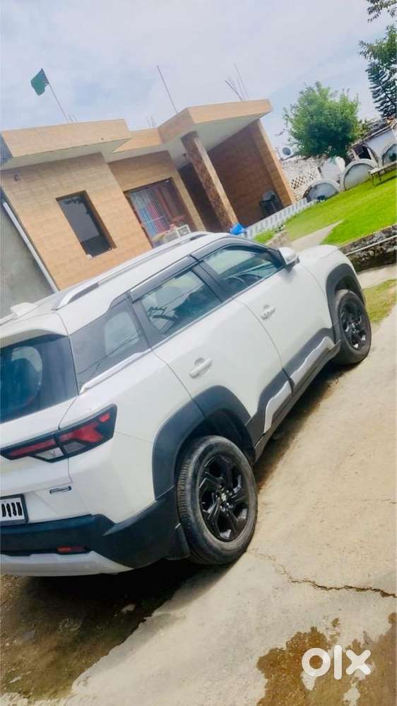 Brezza Smart Hybrid Sunroof