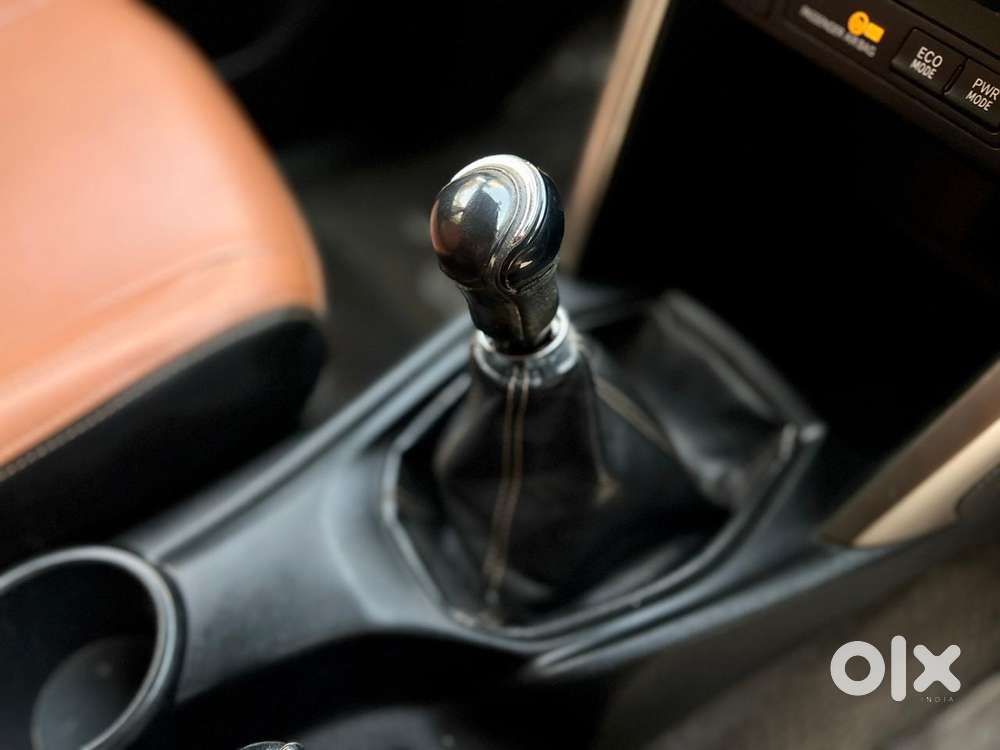 Toyota Innova Crysta 2.4 V 8 Str, 2017, Diesel