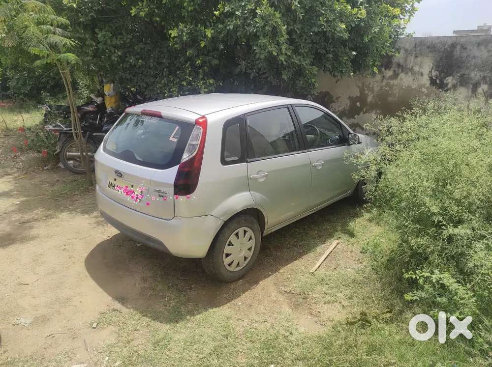 Ford Figo 1.5 Premium Siver 2012