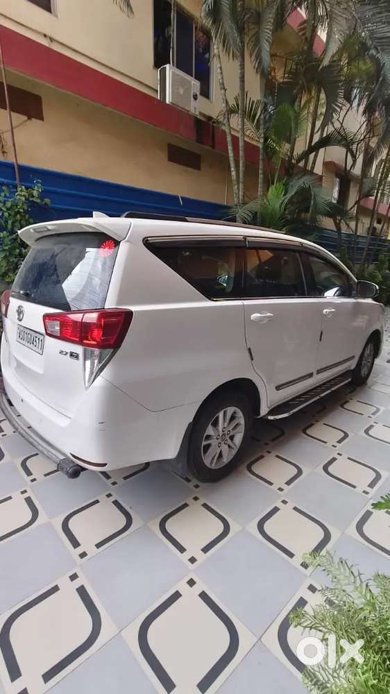 Petrol Innova Crysta Family Car
