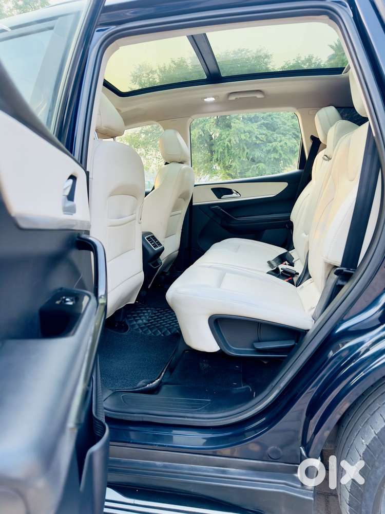 Mahindra Xuv700 2.2 Ax 7 Diesel At Luxury Pack Str Awd, 2022, Diesel