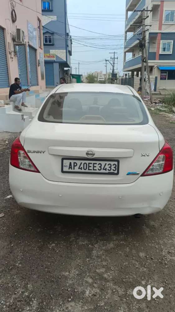 Nissan Sunny 2012