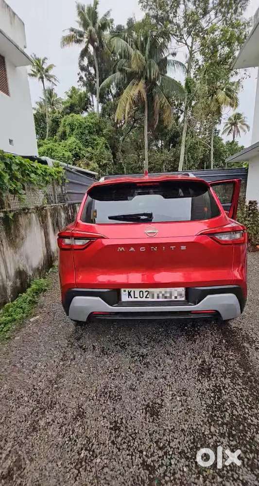 Nissan Magnite Variant 2025nov  Cng+petrol-cng Mileage 33km Petrol 18