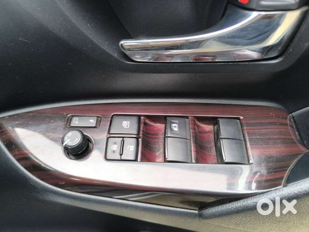 Toyota Innova Crysta 2.4 G Mt, 2024, Diesel