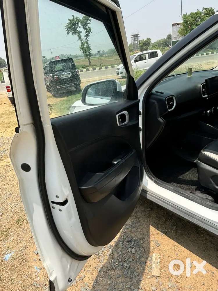 Hyundai Venue 2020 Diese Sunroof Top Module  89000 Km Driven