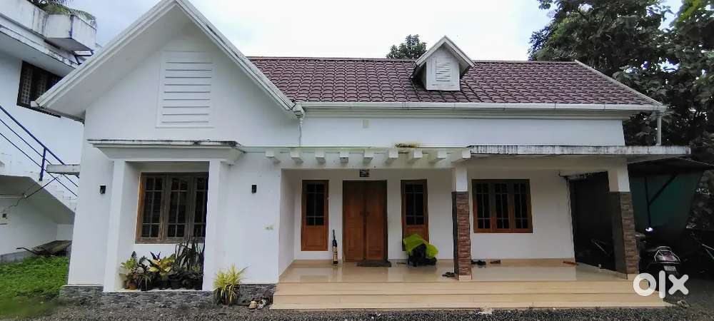 10 CENT LAND WITH 1400 SQFT 3 BHK HOUSE FOR SALE AT CHALAKUDY