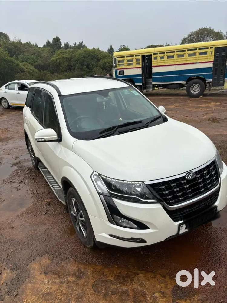Mahindra Xuv500 W7 Pearl White  49000 Km Driven