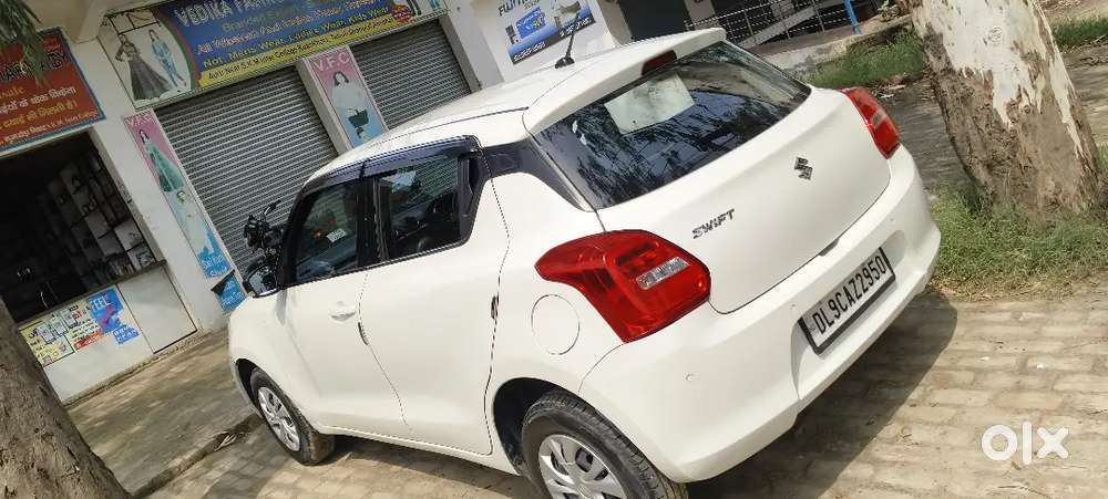 Maruti Suzuki Swift 2022 Petrol Manual Second