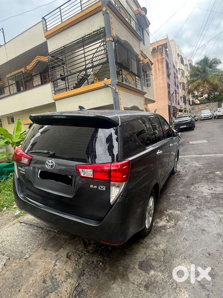 Innova Crysta V 2.4 Manual
