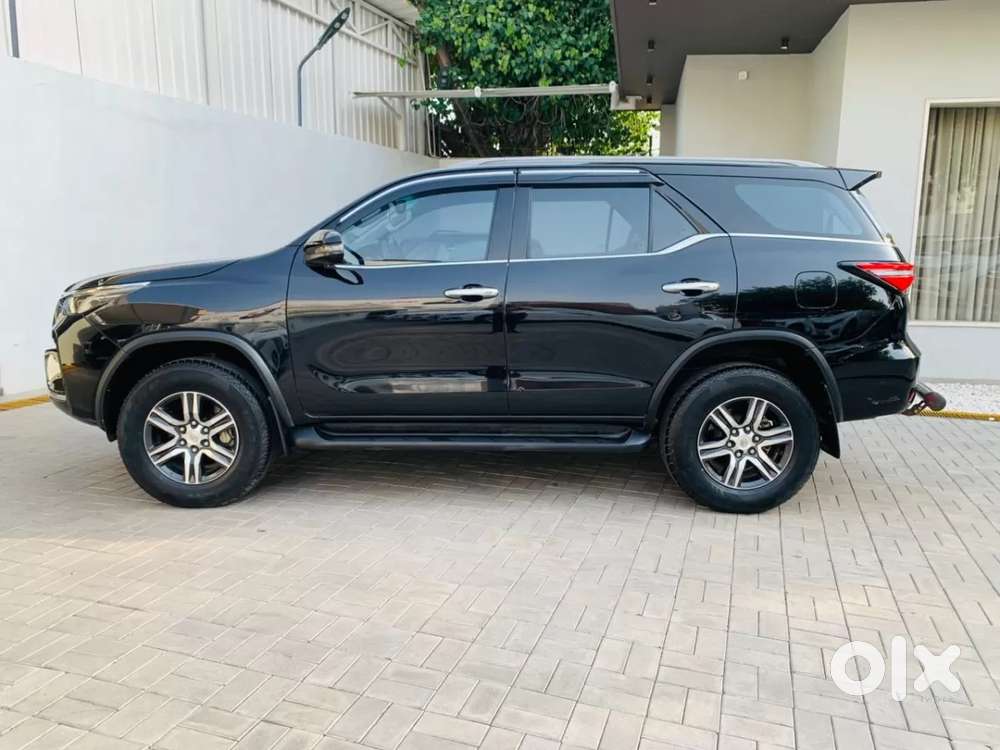Toyota Fortuner 4x2 At 2.7 Petrol, 2022, Petrol