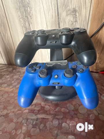 PS4 outlets & Remotes