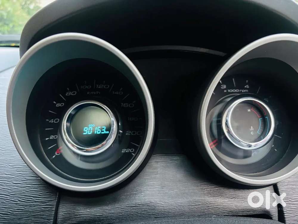 Mahindra Xuv500 2015 W10 (sunroof)