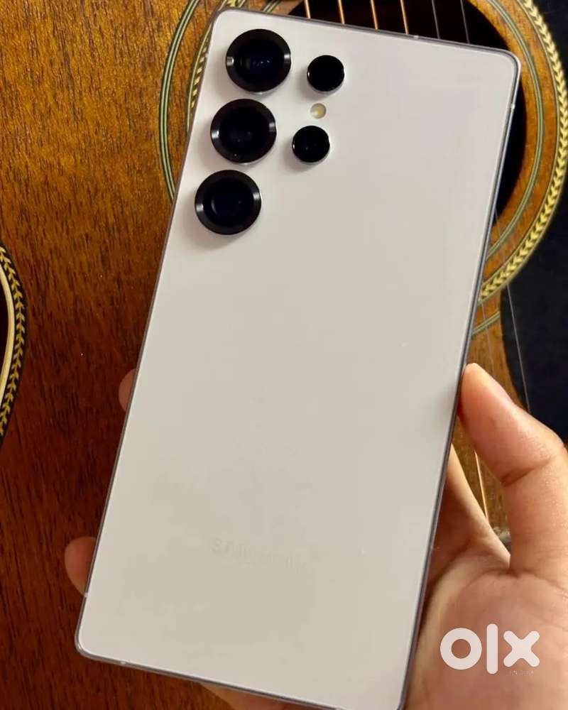 Selling my 2 month old Samsung s25ultra white colour need urgent money