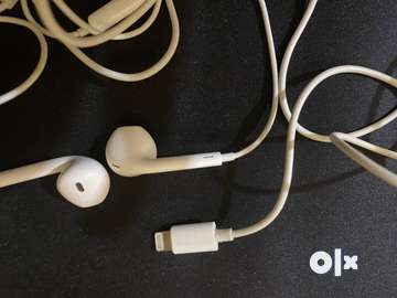 Apple Wired EarPods with Lightning Connector : : Electronics