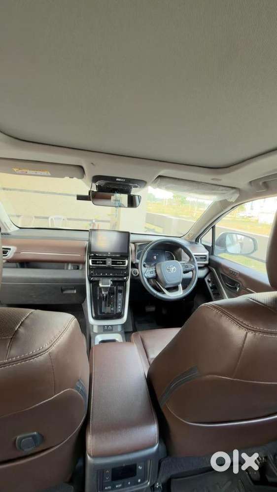 Toyota Innova Hycross 2024