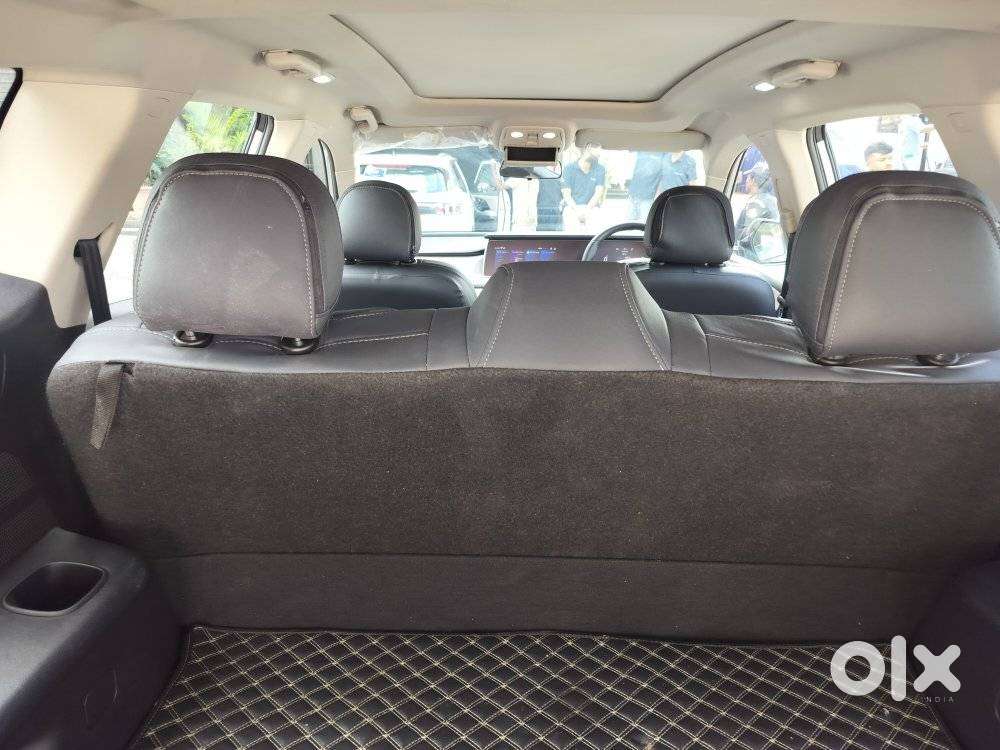 Mahindra Xuv700 2.0 Ax 5 Petrol At Str, 2022, Petrol