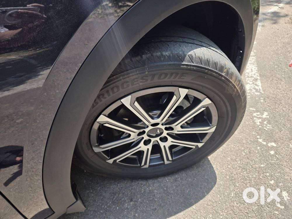 Mahindra Xuv700 2.2 Ax 7 Diesel Mt Luxury Pack Str, 2025, Diesel