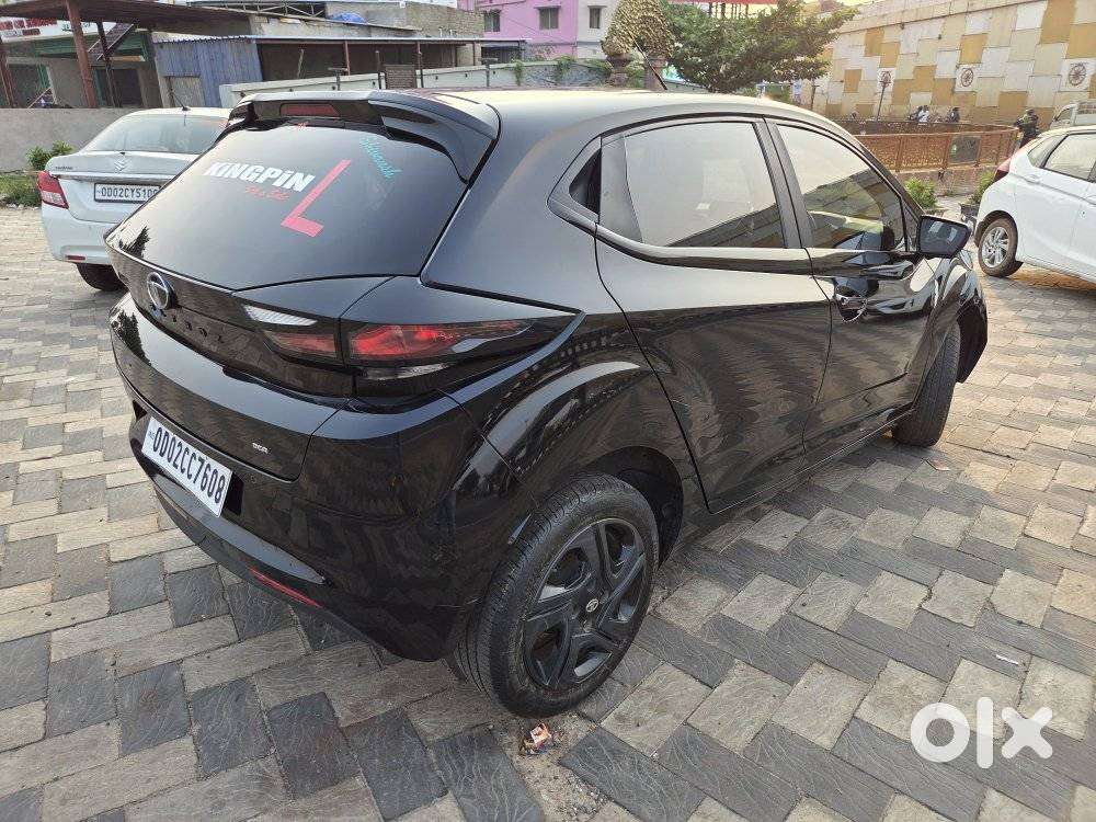 Tata Altroz 1.2 Xza Plus Dark Edition Dct, 2023, Petrol