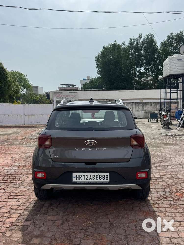 Hyundai Venue 2022 Diesel Well Maintained