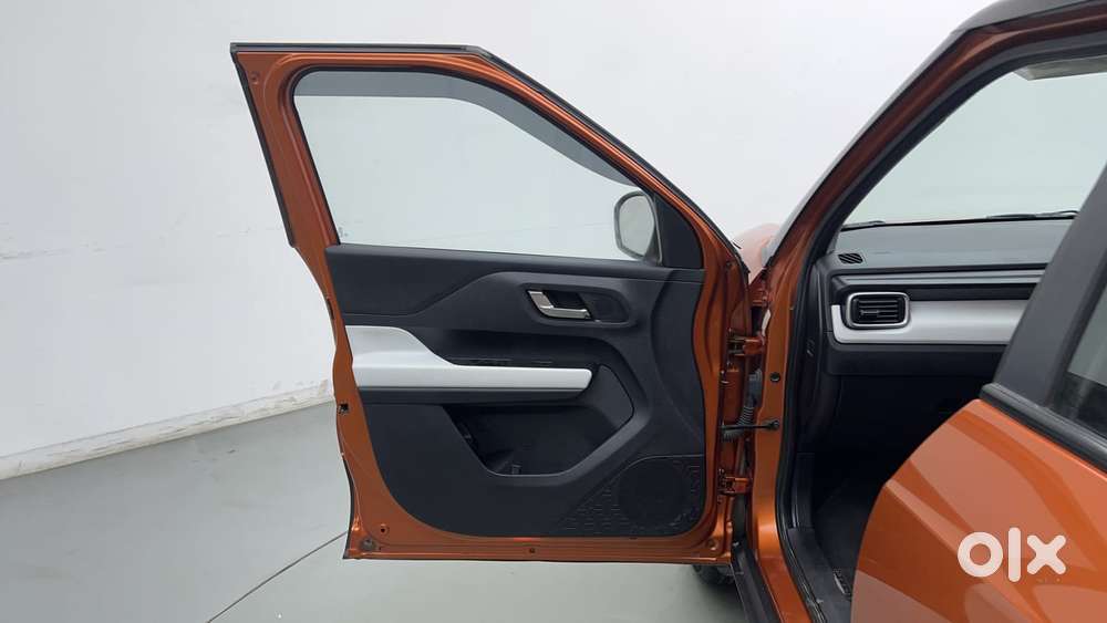 Tata Punch 1.2 Revotron Creative Dual Tone, 2022, Petrol