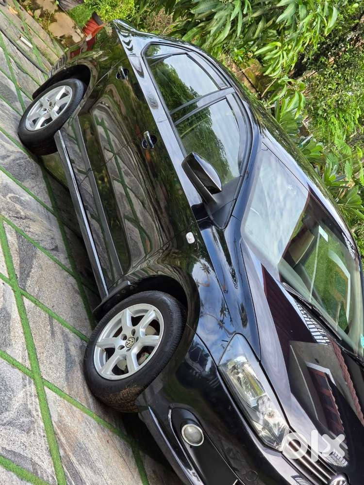 Volkswagen Vento Highline Petrol 65000 Km Single Owner2014 December