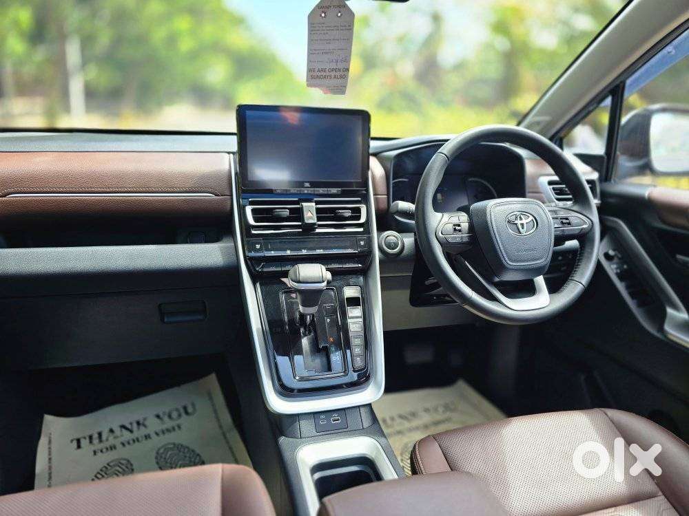Toyota Innova Hycross 2.0 Zx (o) Hybrid 7 Str, 2025, Petrol