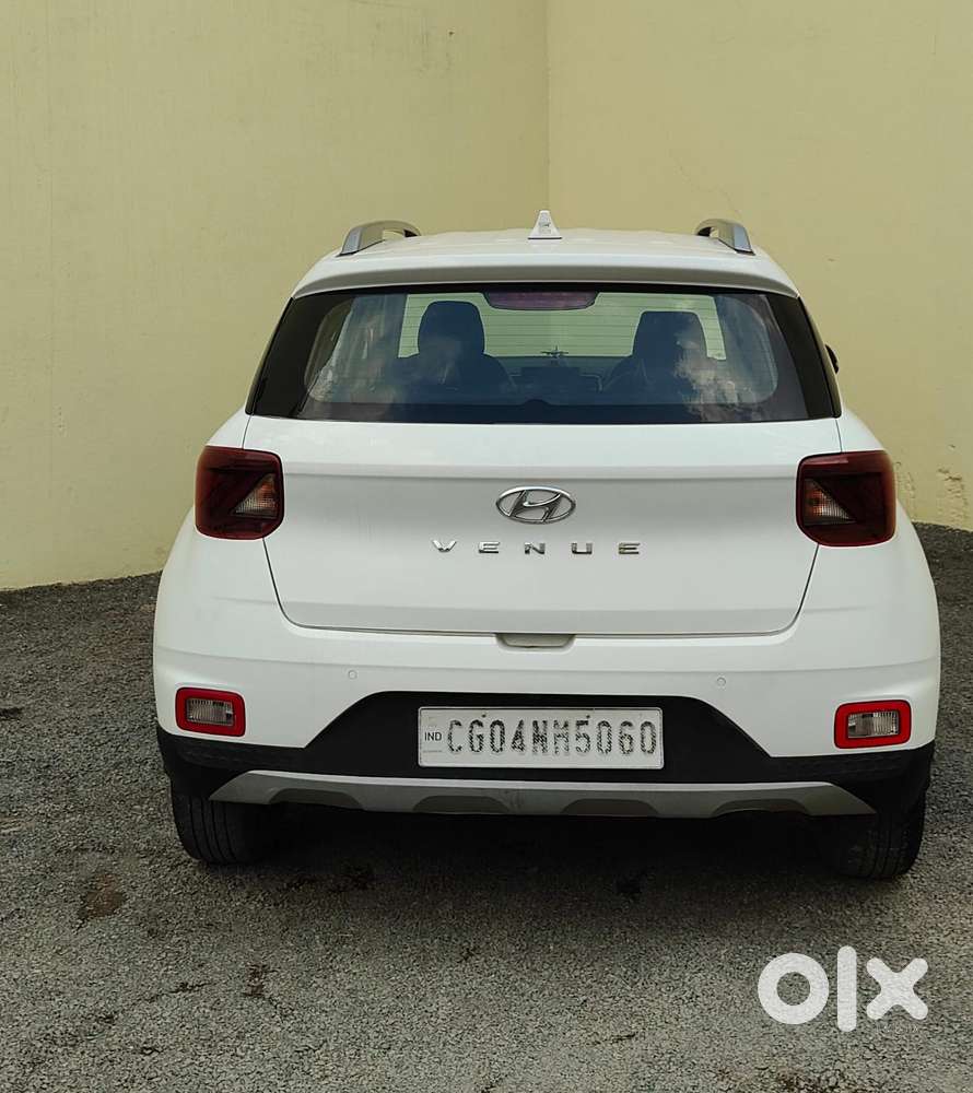 Hyundai Venue S(o) Knight Edition Mt, 2021, Petrol