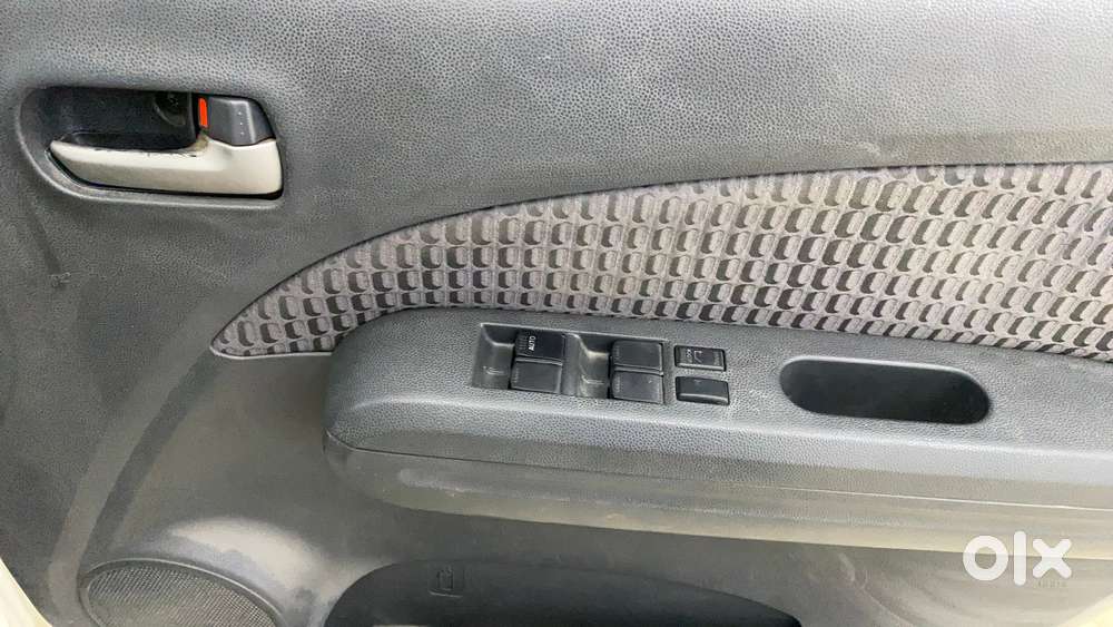 Maruti Suzuki Ritz Vxi, 2014, Petrol