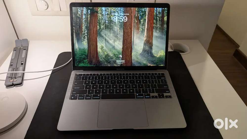 Macbook M1 2020 model  8GB  256 GB