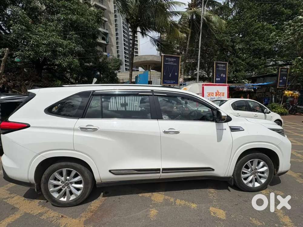 Toyota Innova Hycross 2023 Petrol 43000 Km Driven